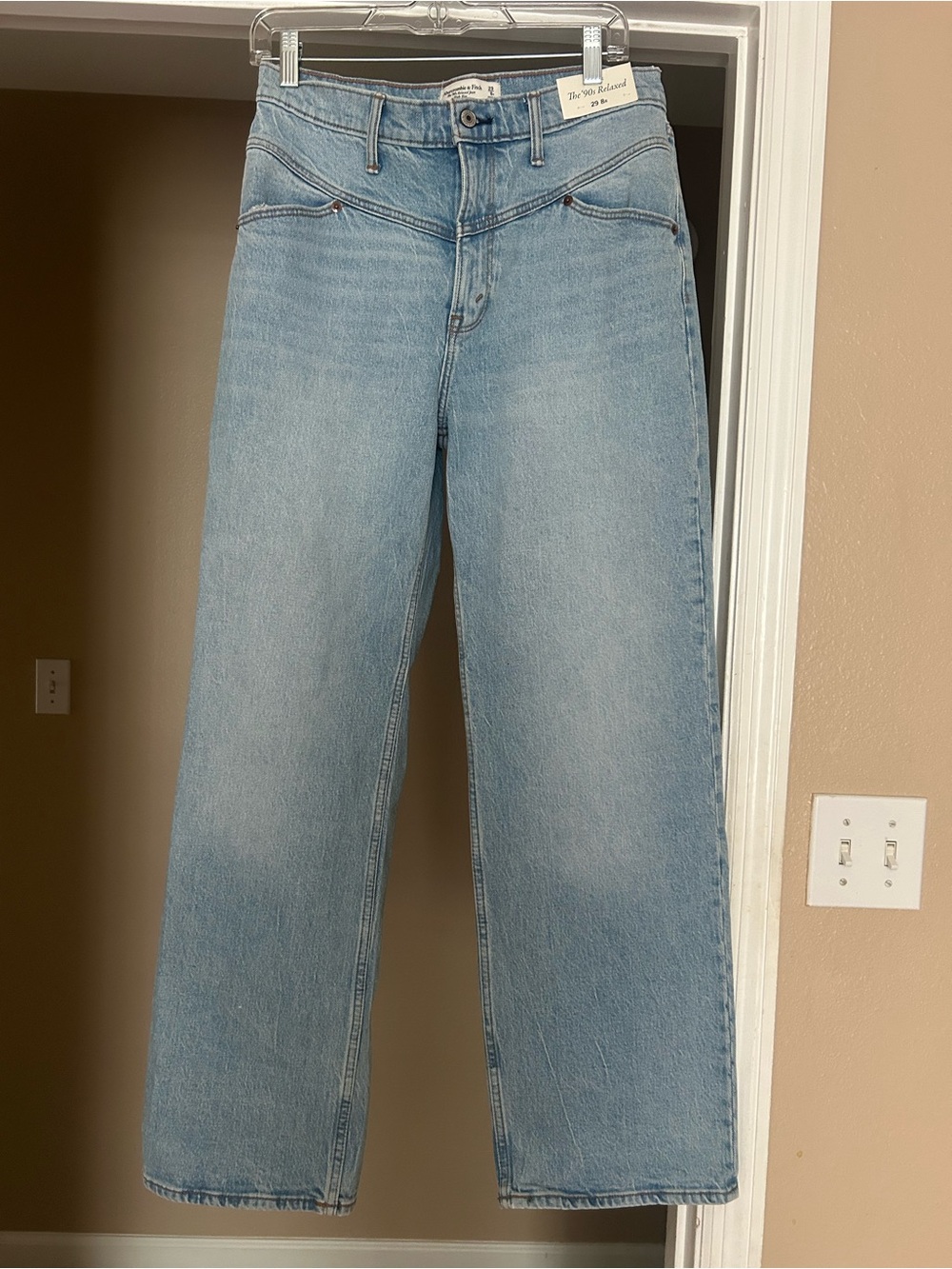 Abercrombie & Fitch - NWT- 90’s high rise relaxed fit